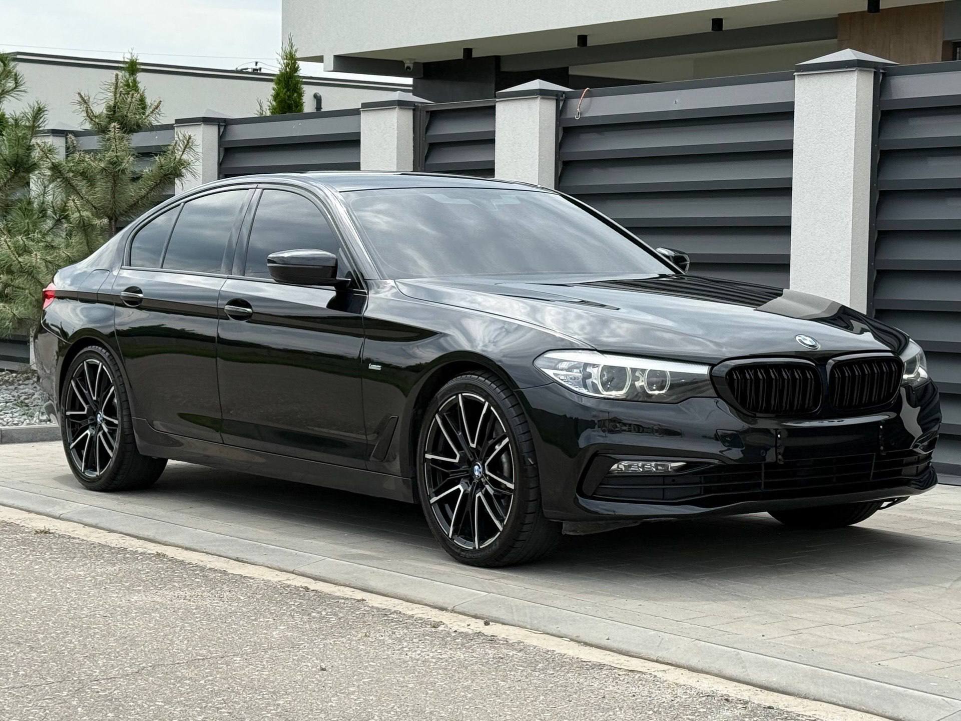 BMW 530i xDrive — фото 1