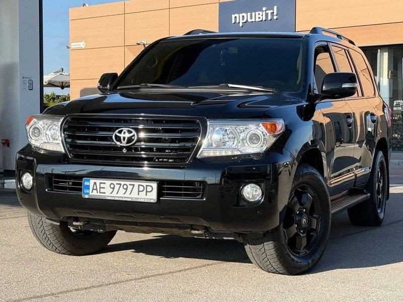 Toyota Land Cruiser 200 — фото 1