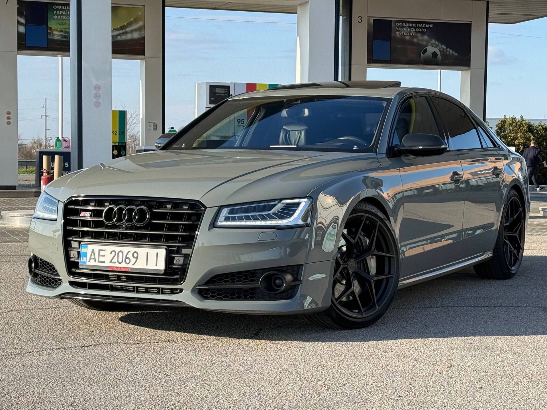 Audi S8 — фото 1