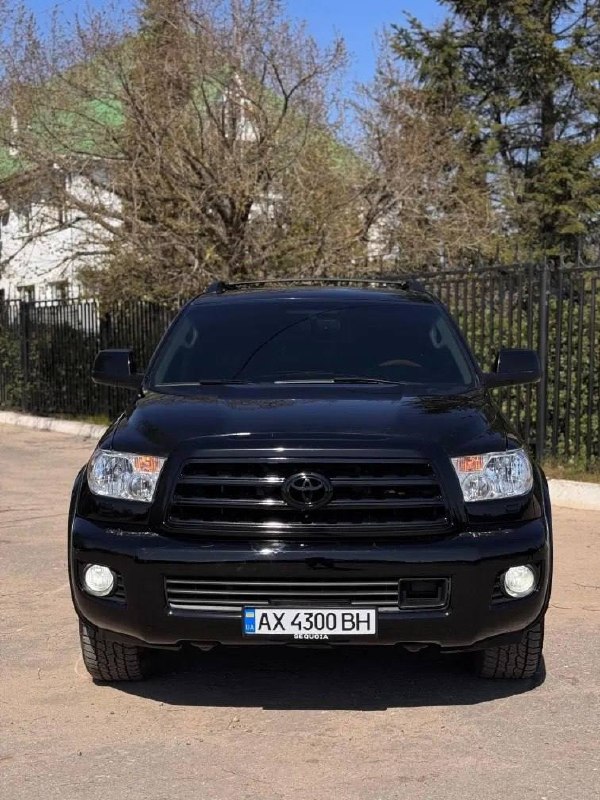Toyota Sequoia — фото 1