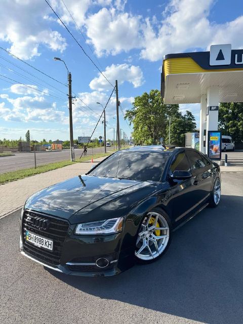 Audi S8