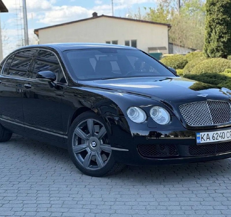Bentley Continental Flying Spur — фото 1