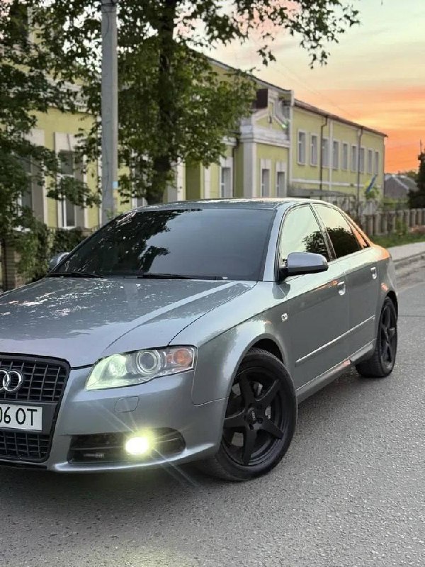 Audi A4 — фото 1