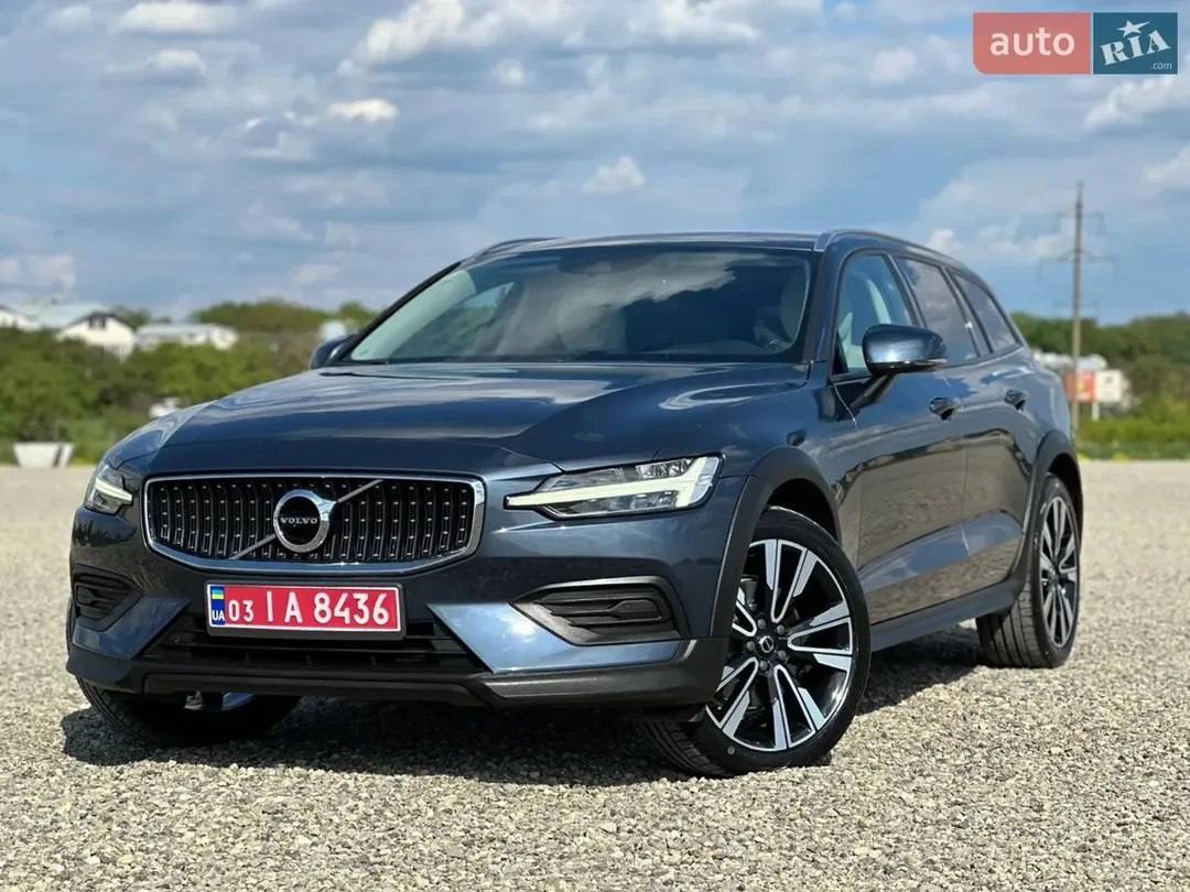 Volvo V60 Cross Country — фото 1