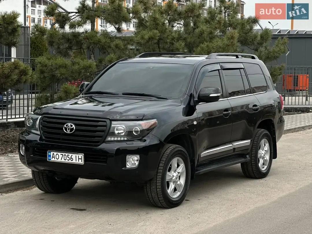 Toyota Land Cruiser 200 — фото 1