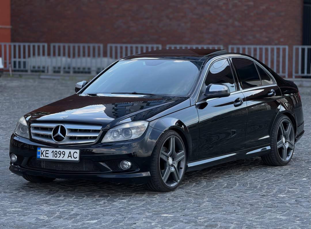 Mercedes-Benz C300 — фото 1