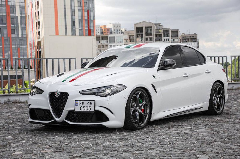 Alfa Romeo Giulia Quadrifoglio — фото 1