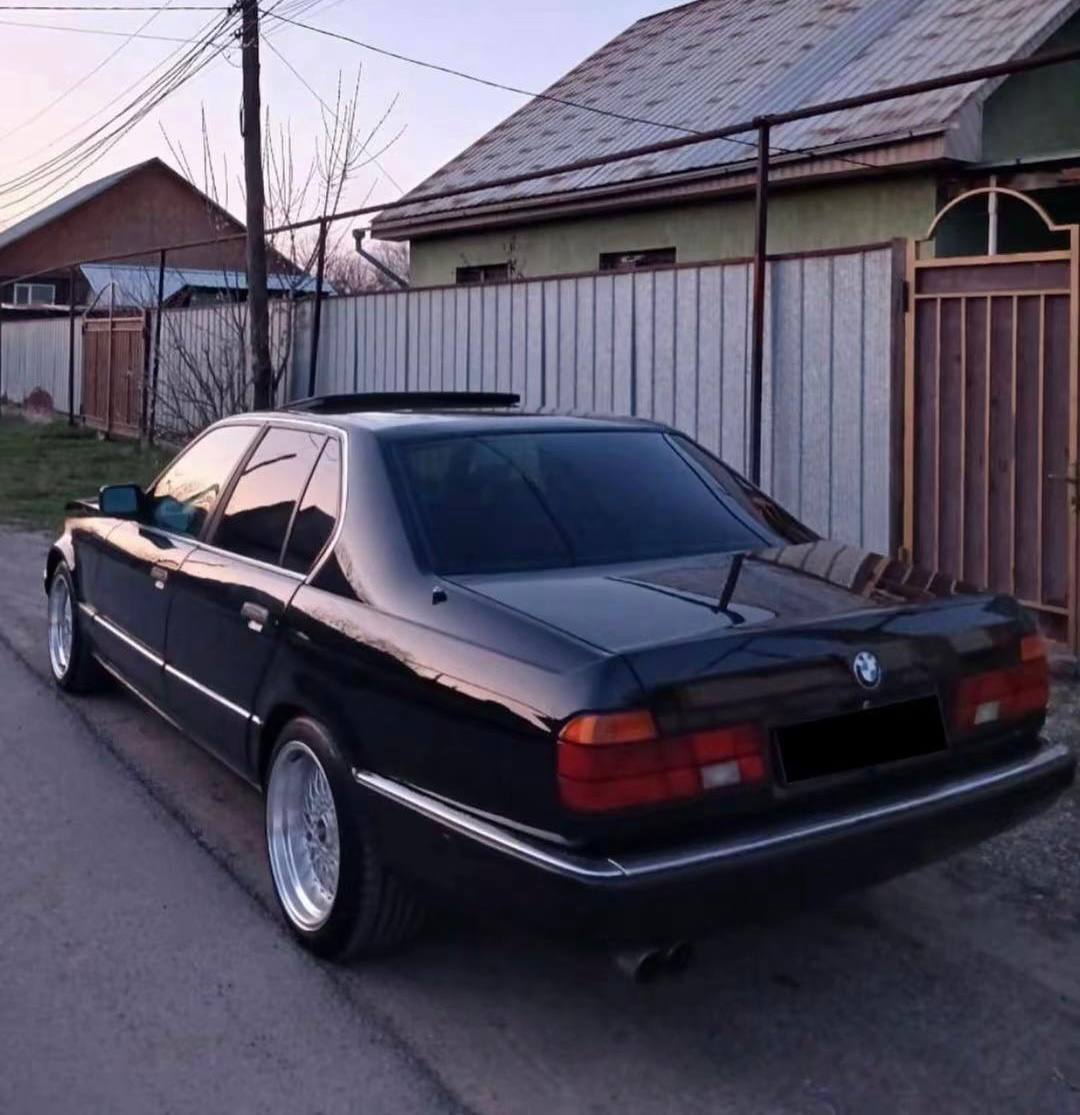BMW 7 Series — фото 1