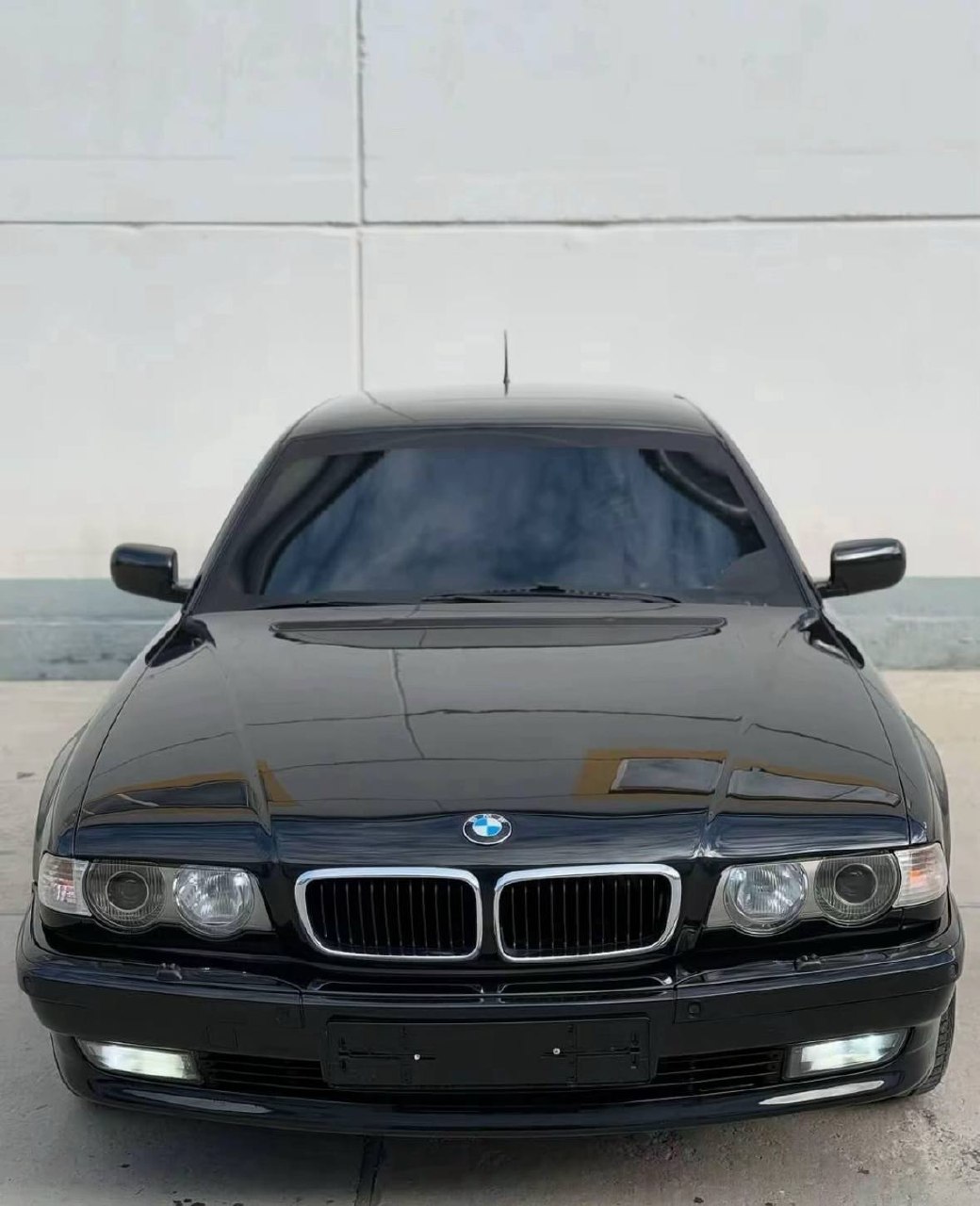 BMW 7 Series — фото 1