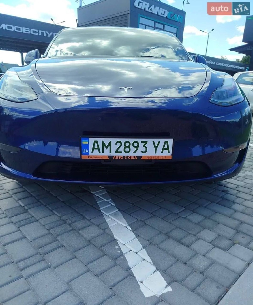 Tesla Model Y — фото 1