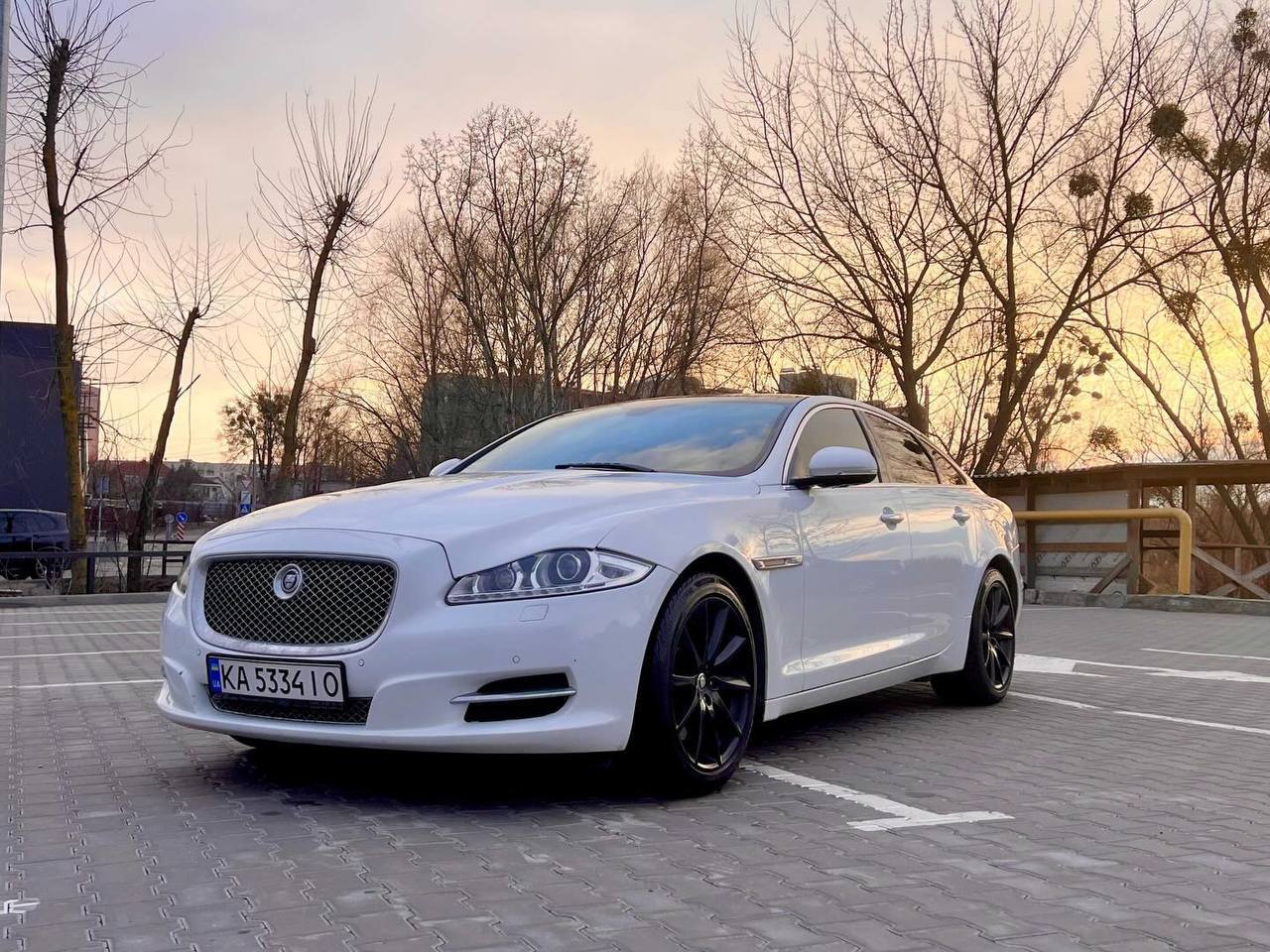 Jaguar XJ — фото 1