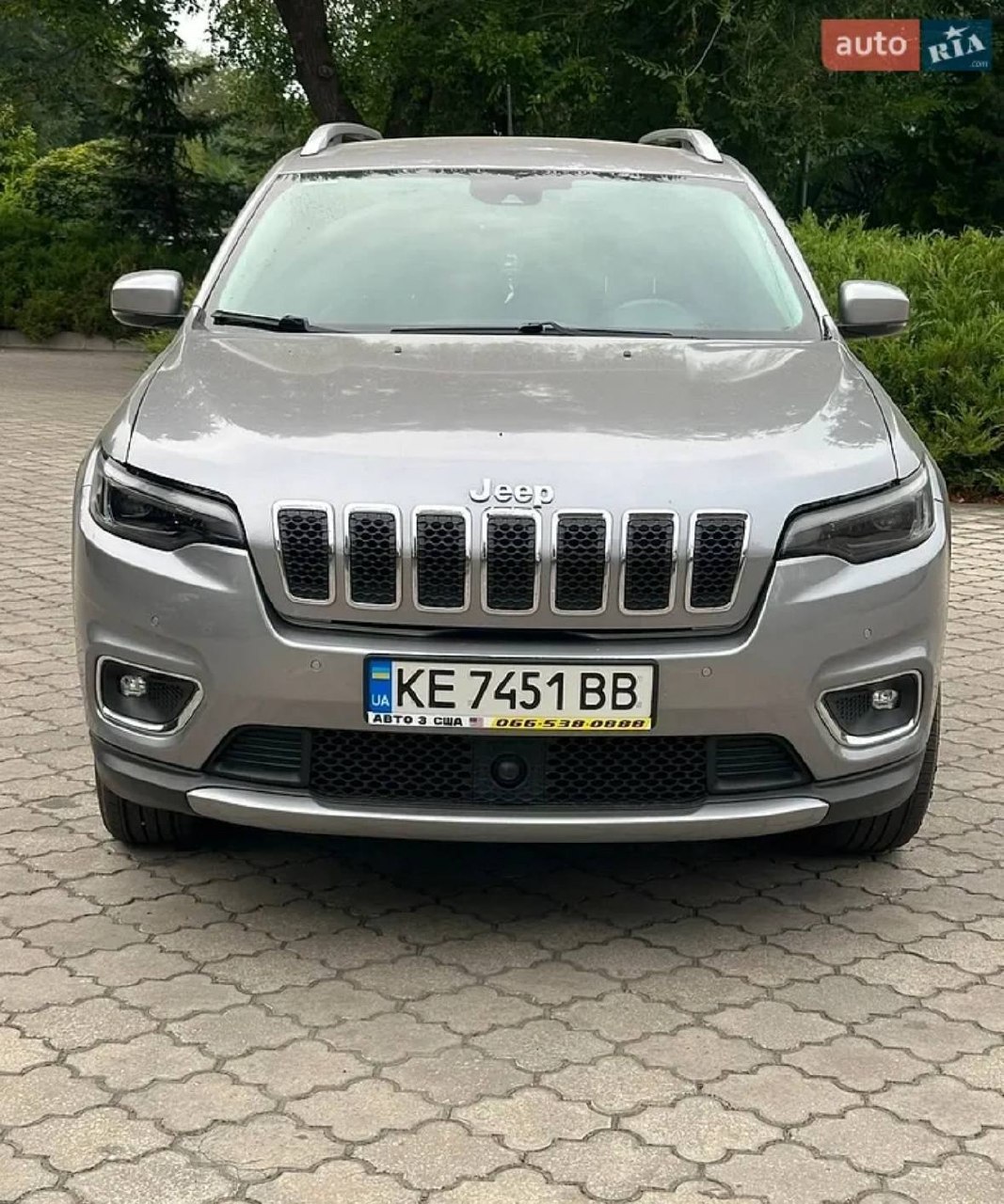 Jeep Cherokee — фото 1