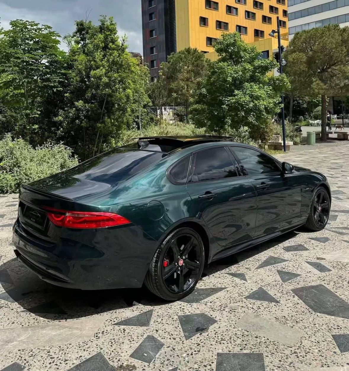 Jaguar XE R-Sport — фото 1