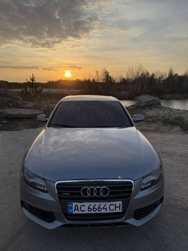Audi A4 — фото 1