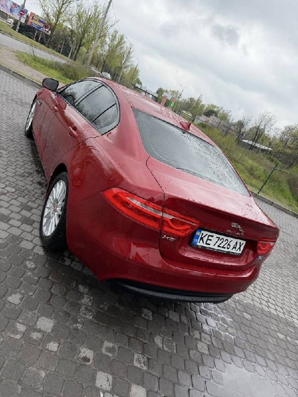 Jaguar XE — фото 1