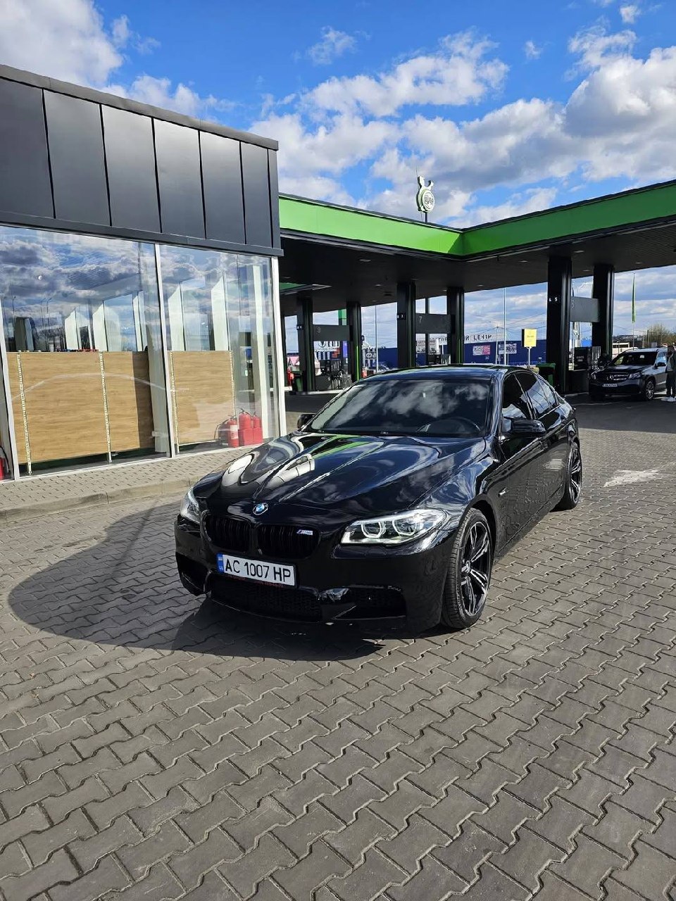 BMW 5 Series — фото 1