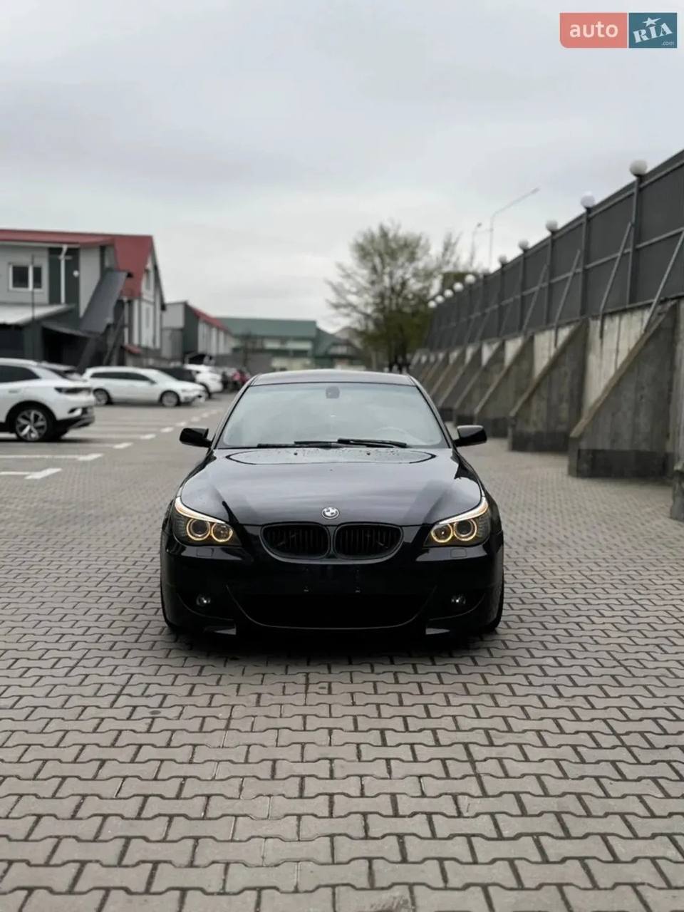 BMW 5 Series — фото 1