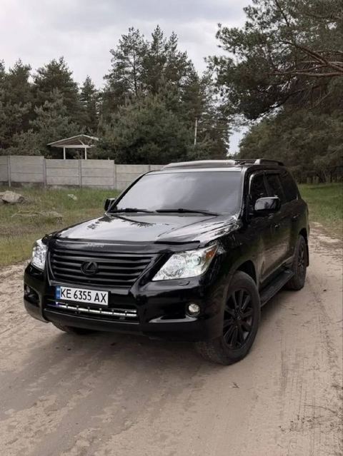Lexus LX