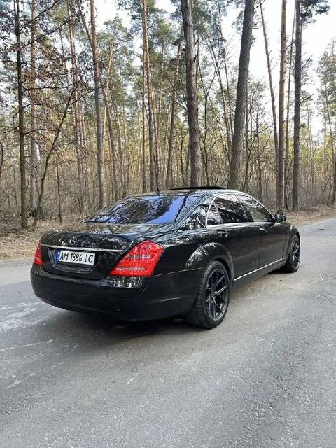 Mercedes-Benz W221