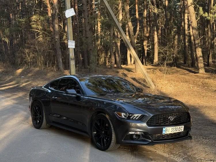 Ford Mustang — фото 1