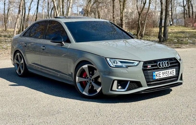 Audi S4 — фото 1