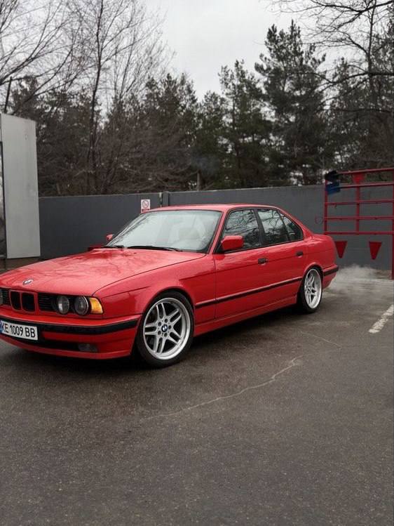 BMW 5 Series — фото 1
