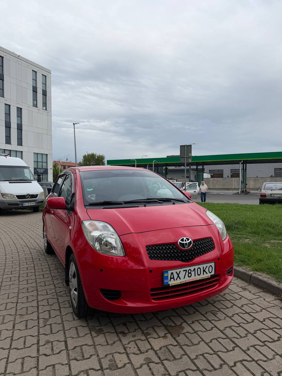 Toyota Yaris — фото 1