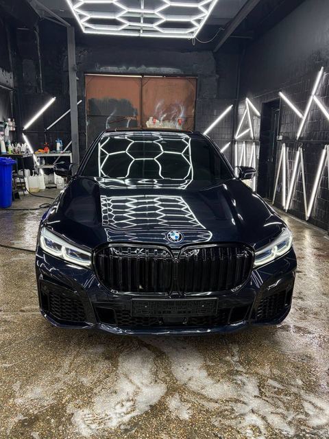 BMW 750i xDrive — фото 1