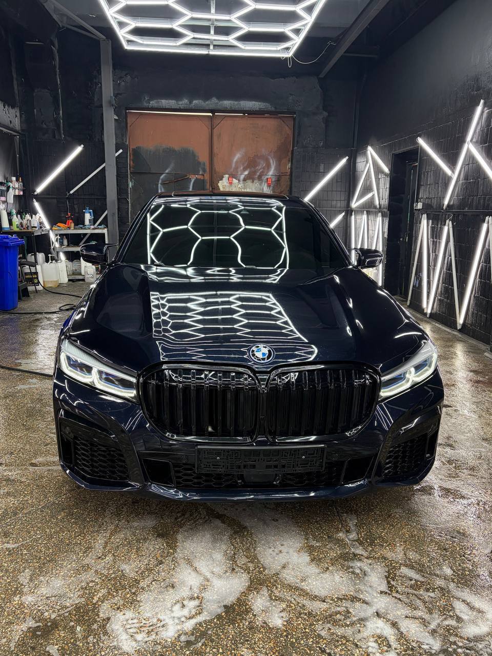 BMW 750i xDrive — фото 1