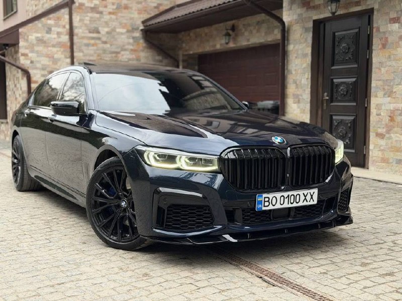 BMW 750i — фото 1