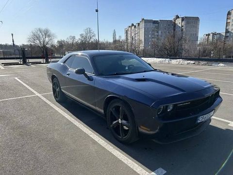 Dodge Challenger — фото 1