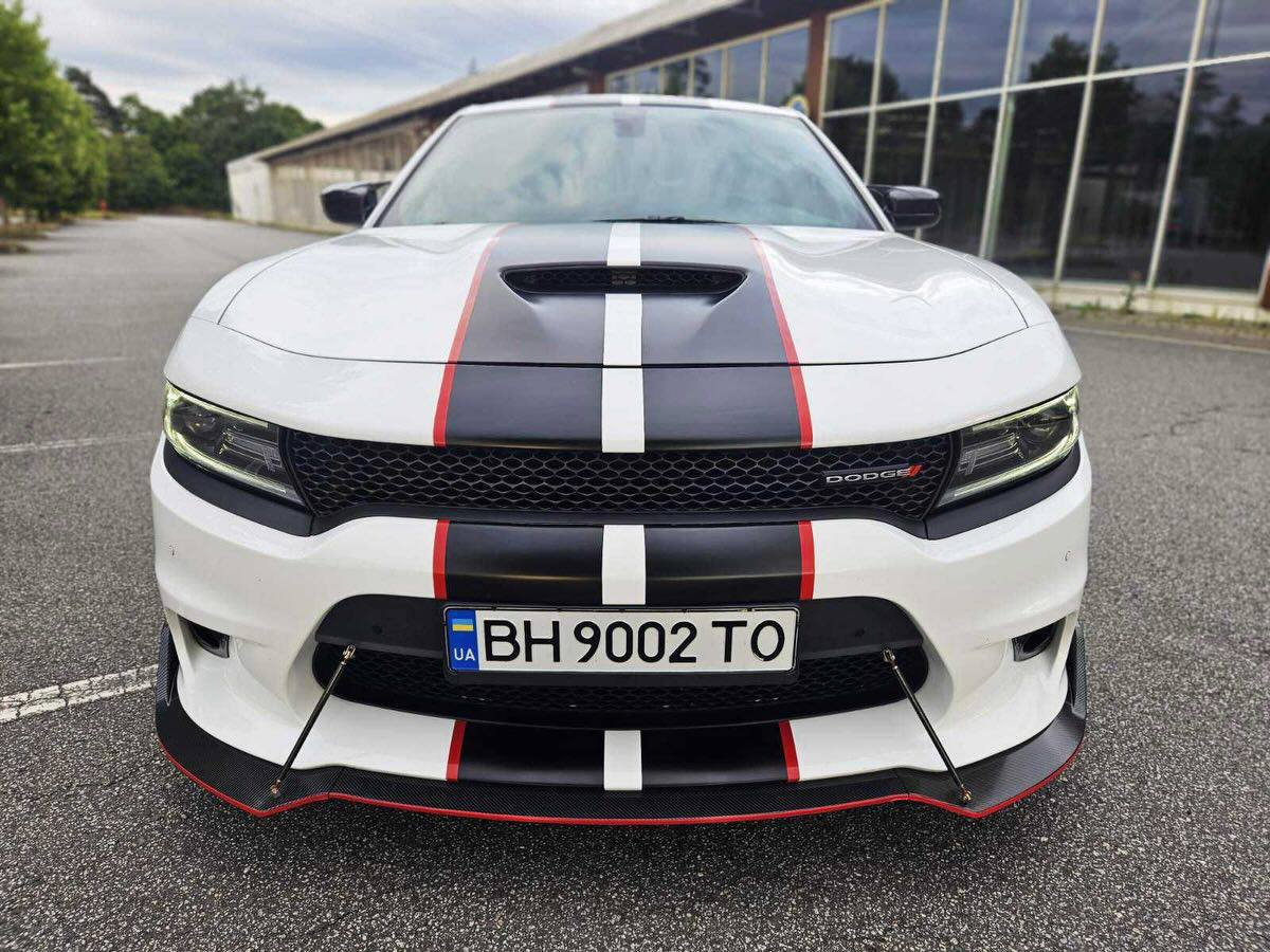 Dodge Charger — фото 1