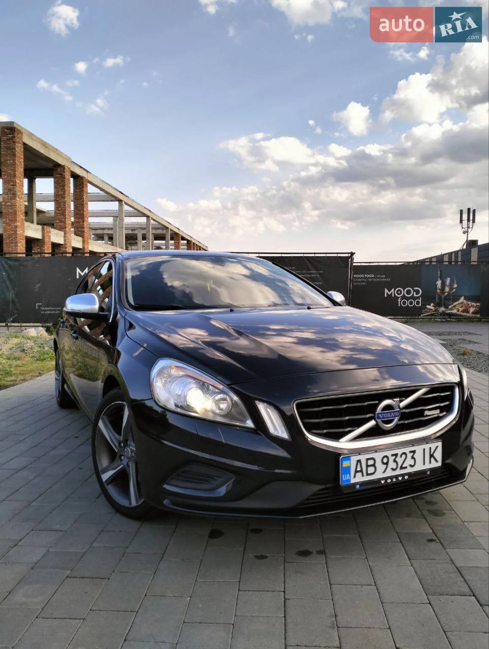 Volvo S60 — фото 1