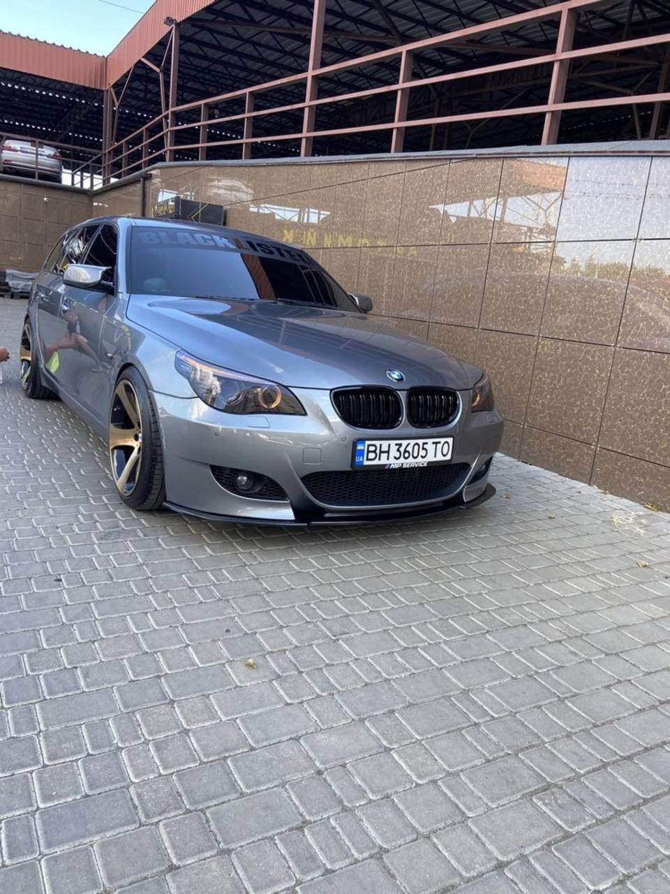 BMW 5 Series — фото 1