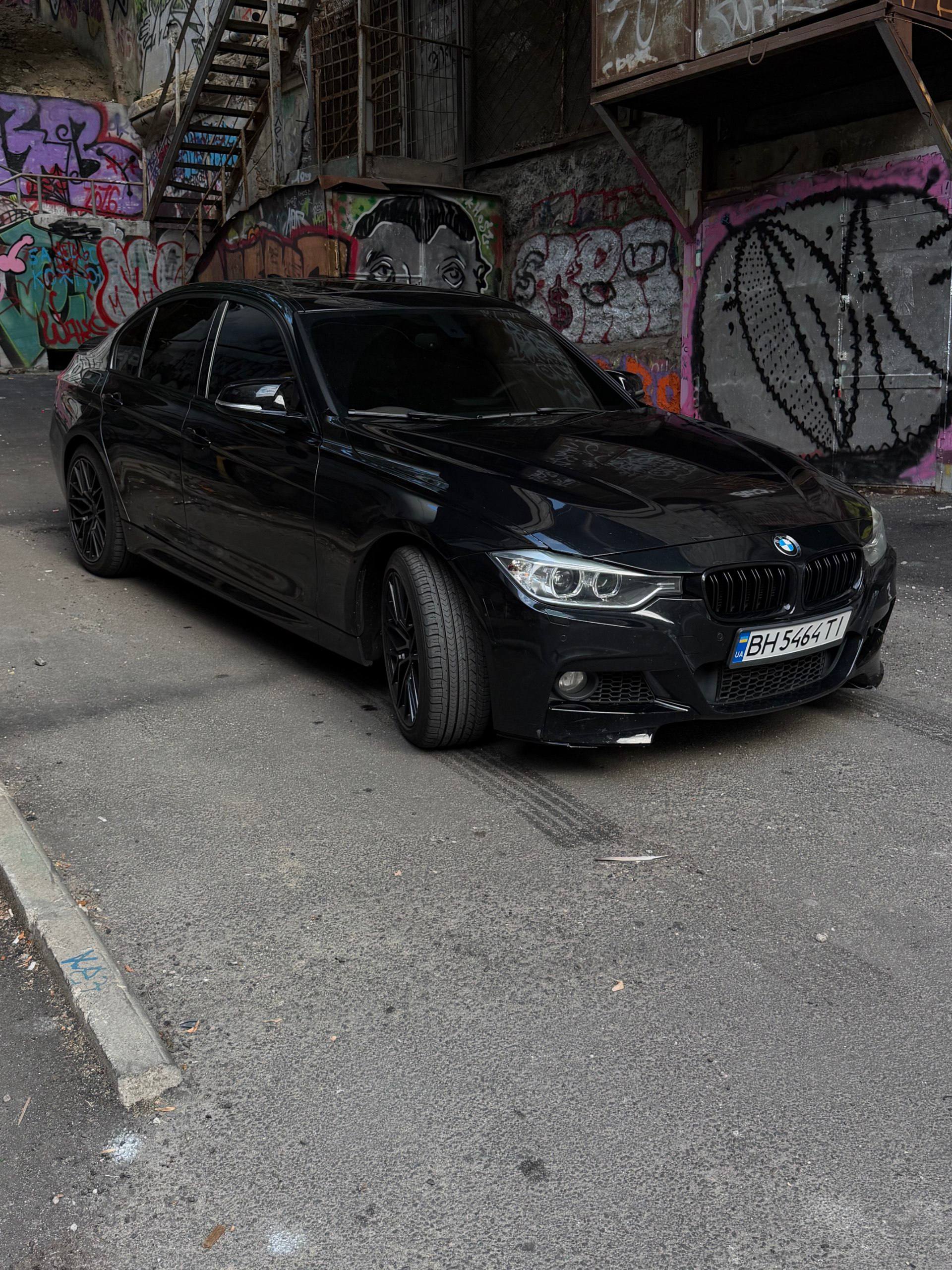 BMW 335i — фото 1