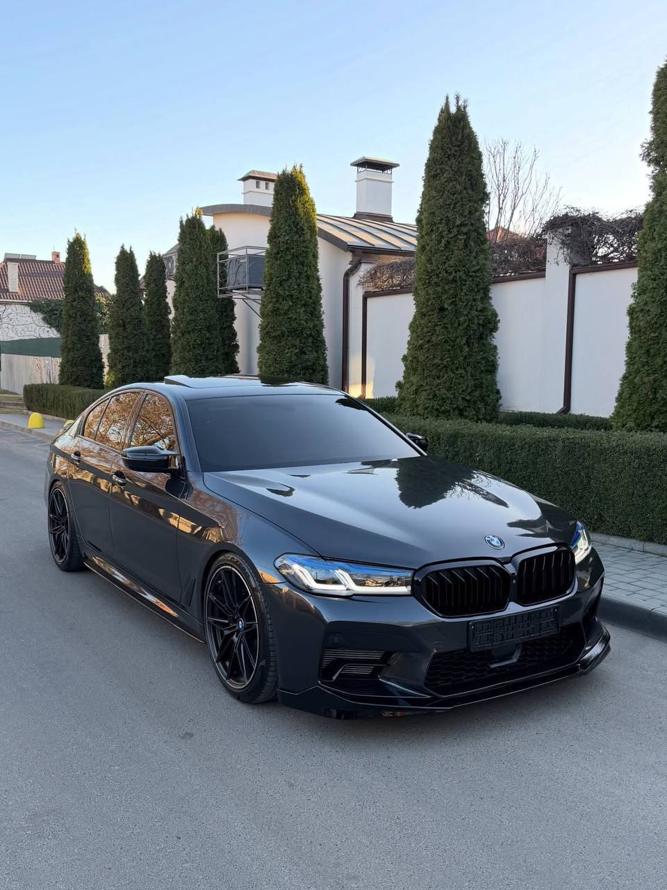 BMW 540i — фото 1