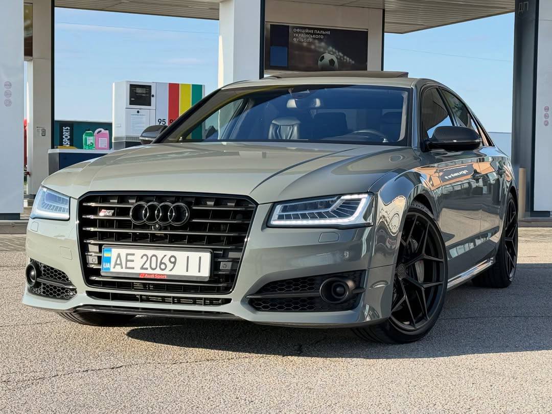Audi S8 — фото 1