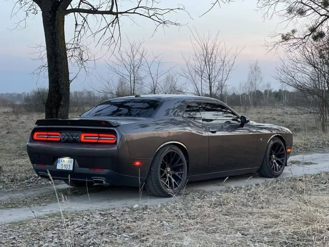 Dodge Challenger — фото 1