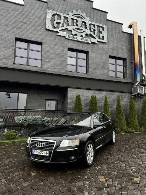 Audi A8 — фото 1