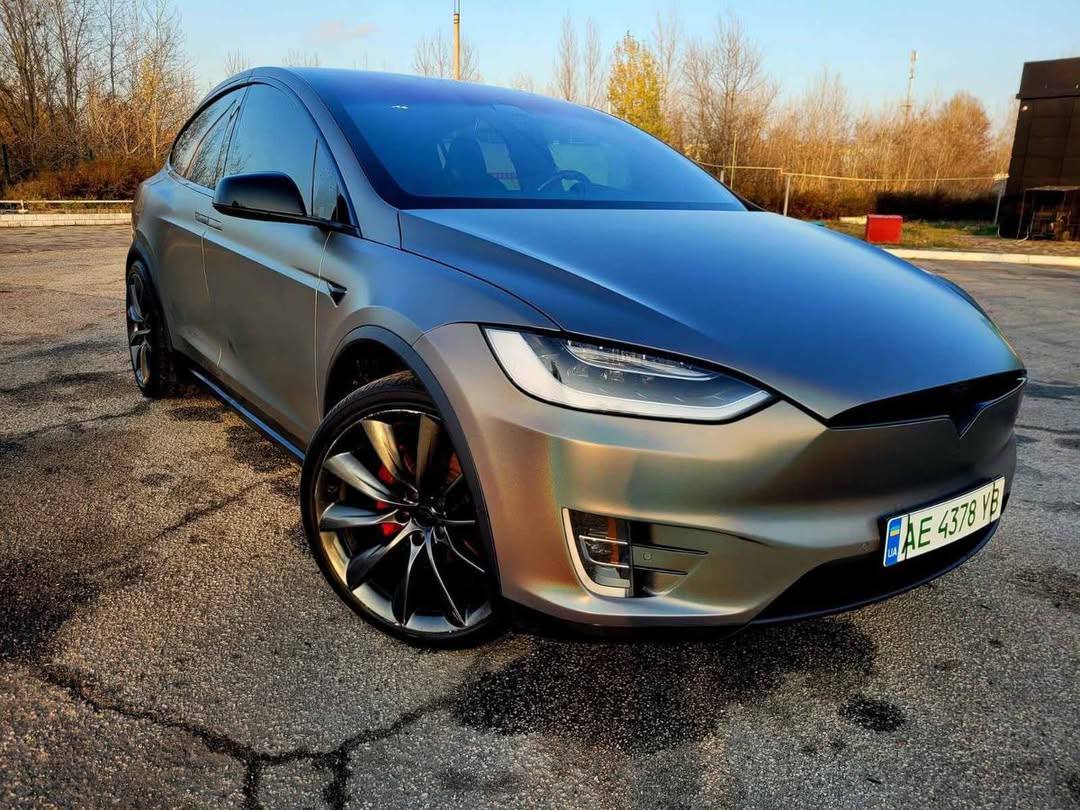 Tesla Model X — фото 1