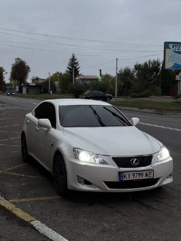 Lexus IS 220D — фото 1
