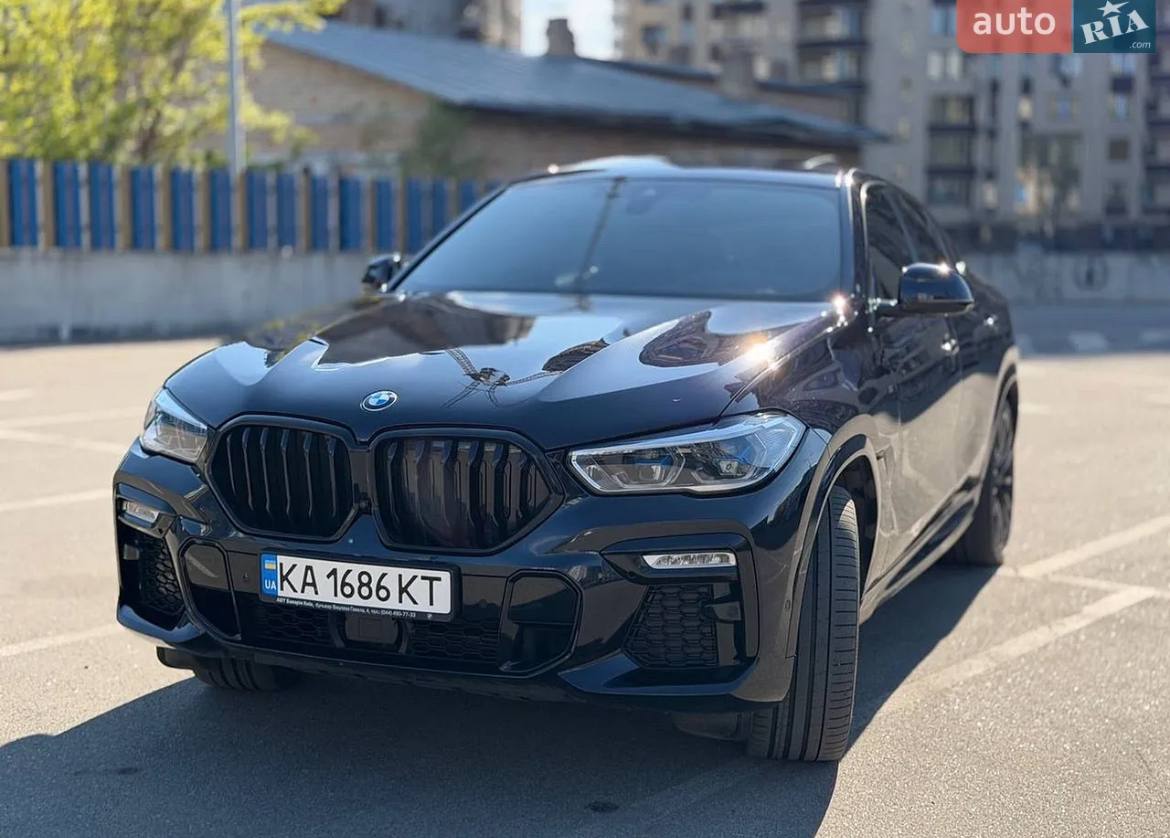 BMW X6 M50I — фото 1
