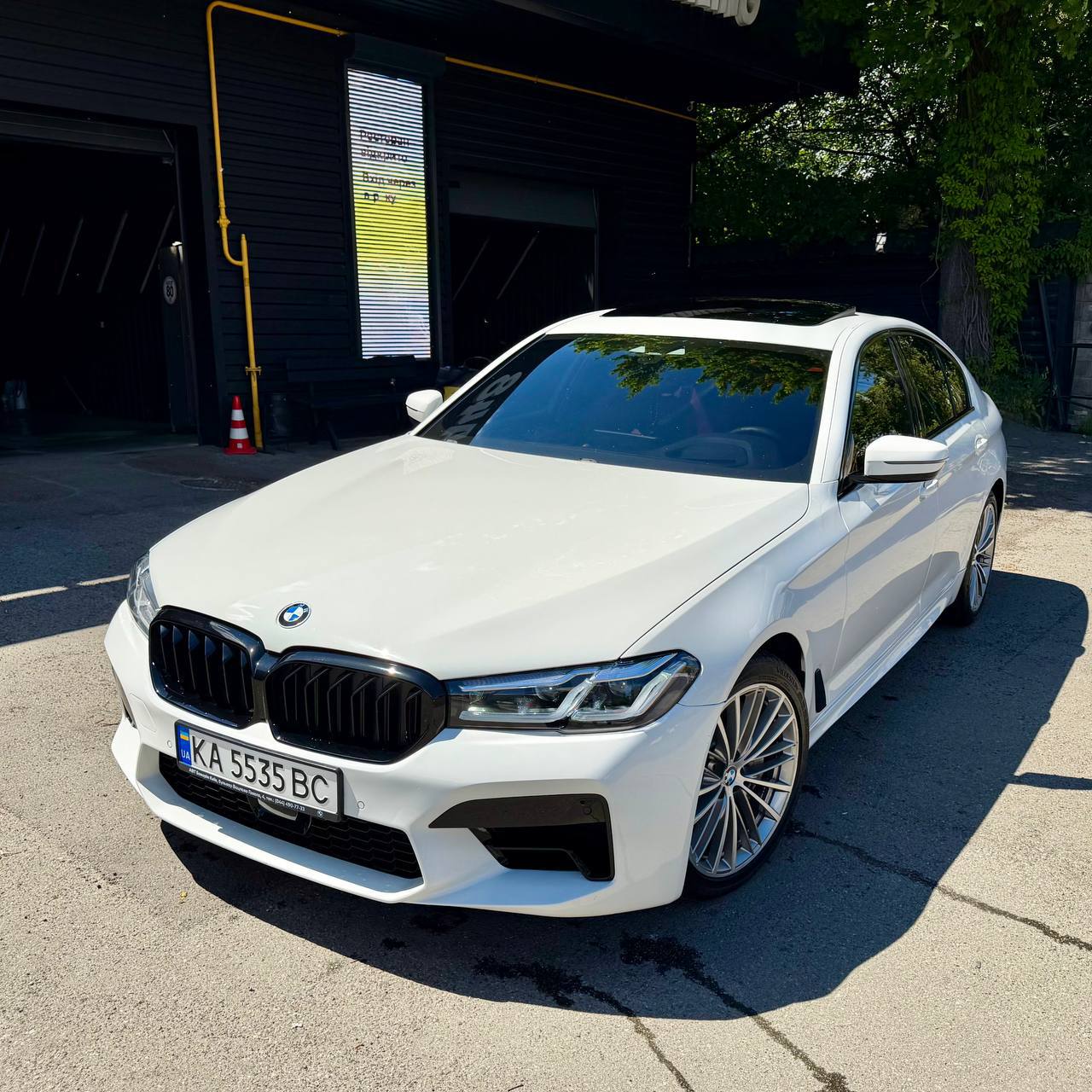 BMW 540i — фото 1