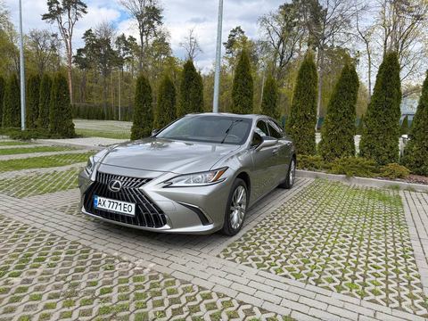 Lexus ES