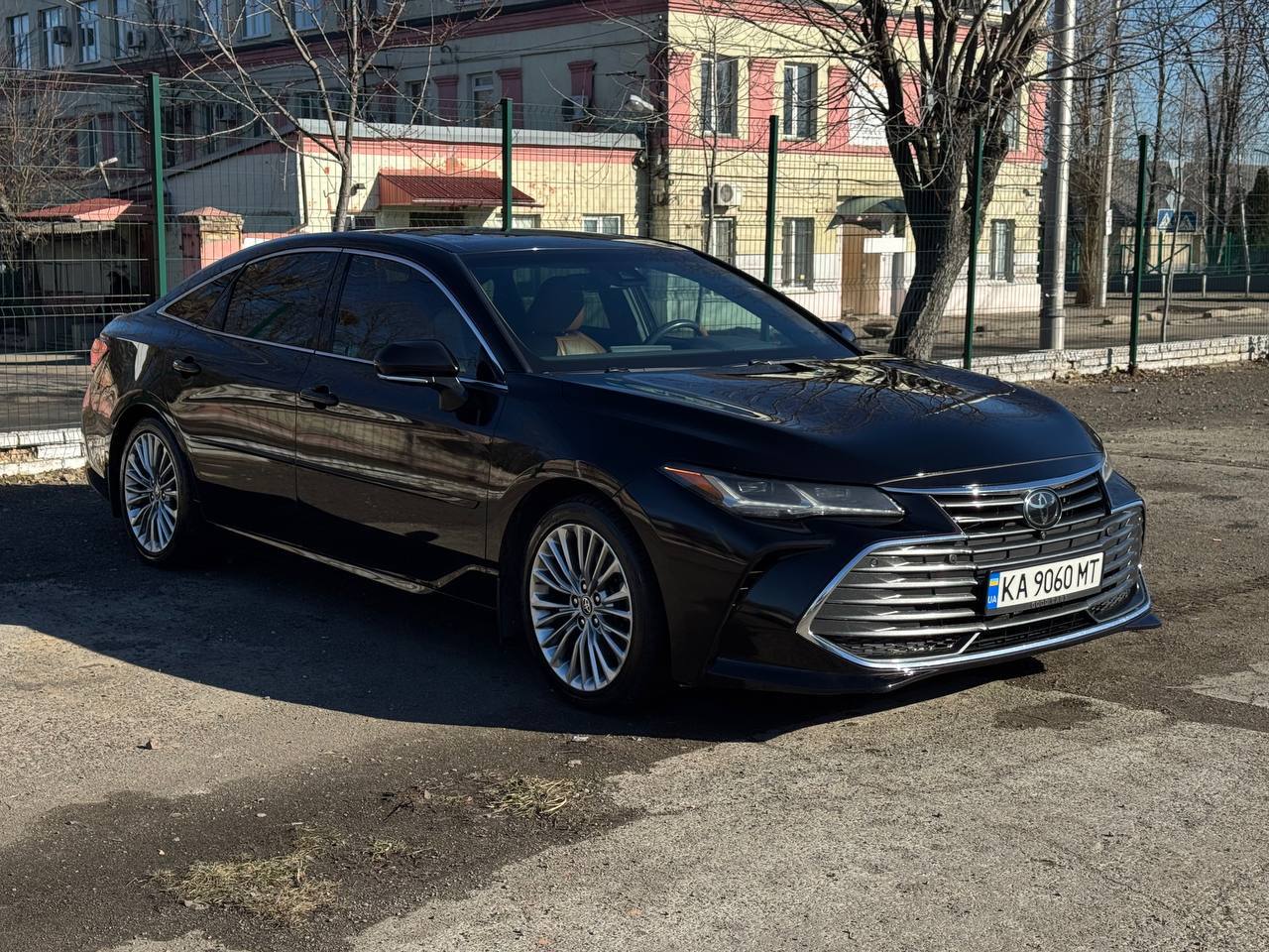 Toyota Avalon — фото 1