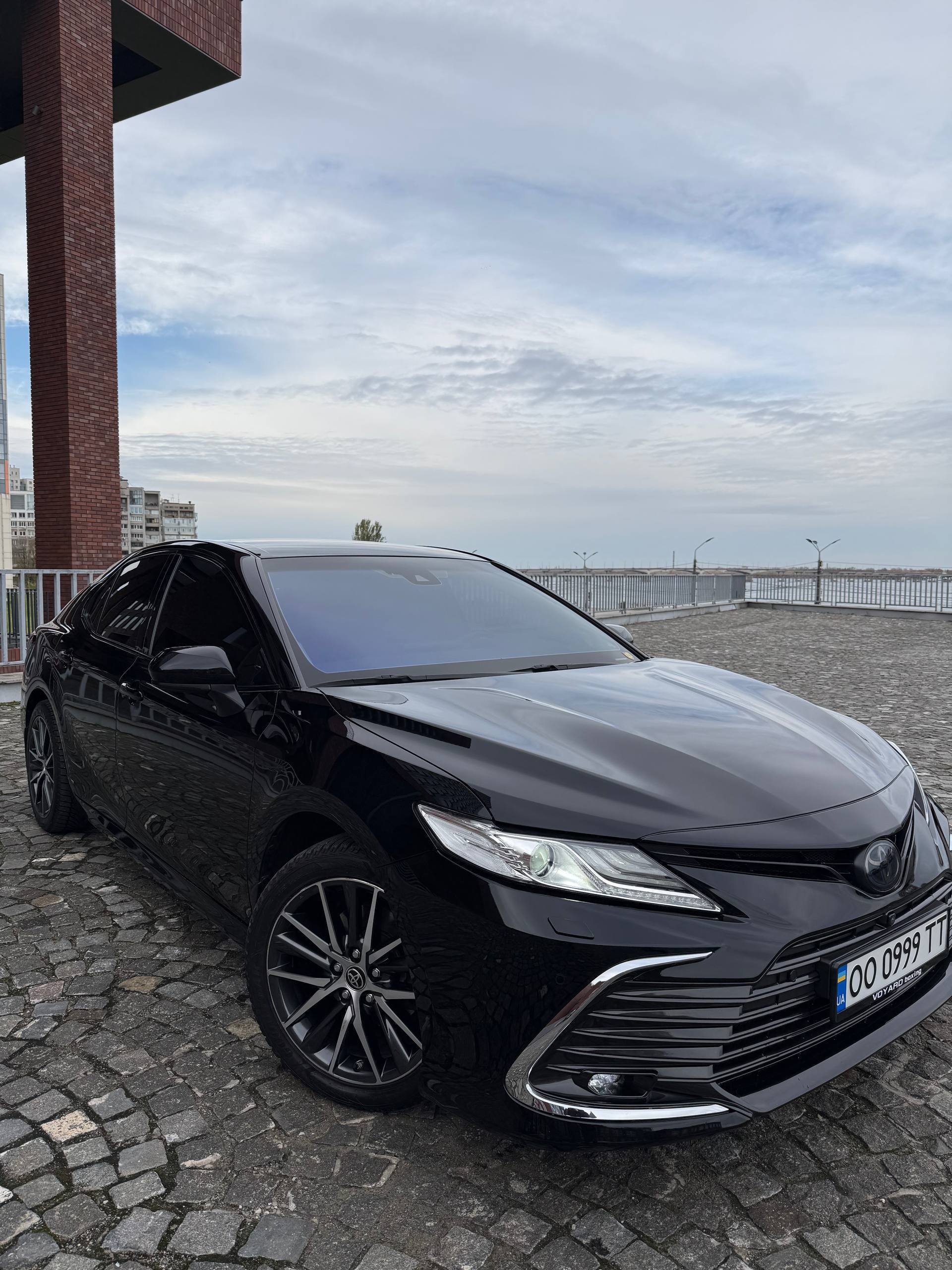 Toyota Camry — фото 1