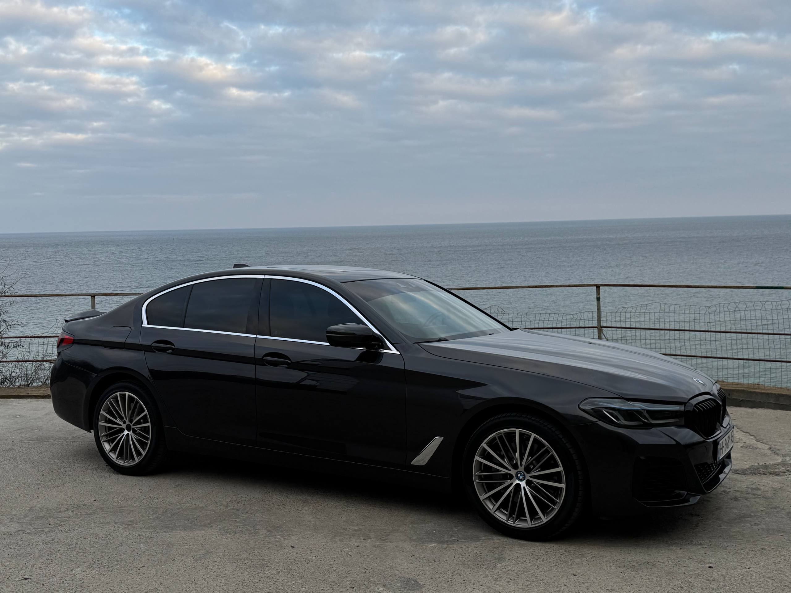 BMW 540i — фото 1