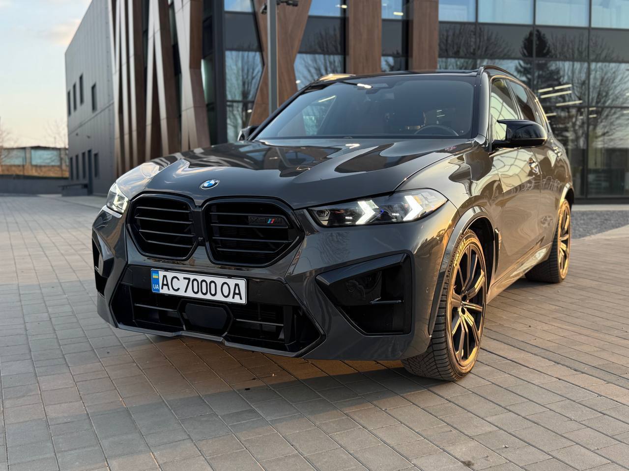 BMW X5 M60I Xdrive — фото 1
