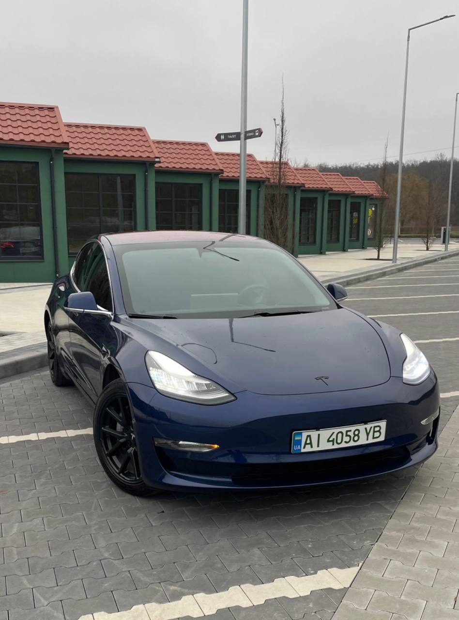 Tesla Model 3 — фото 1