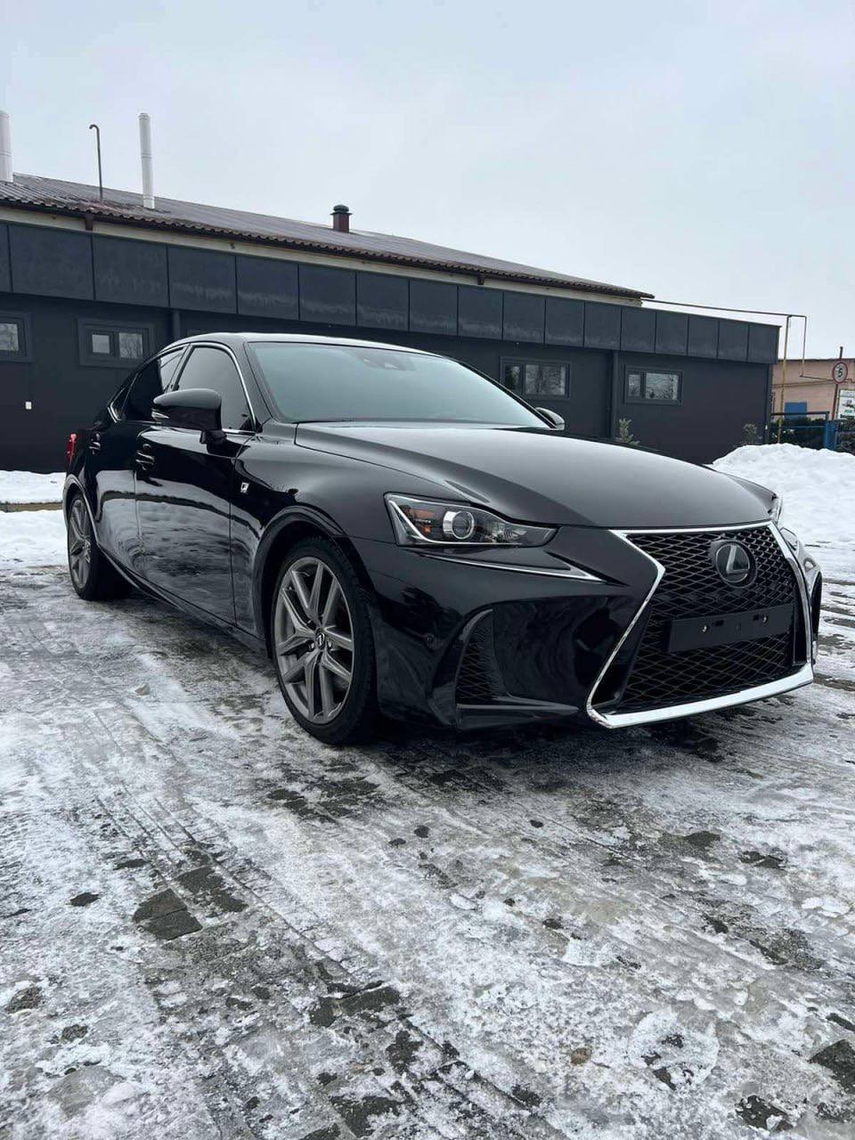Lexus IS350 RWD — фото 1